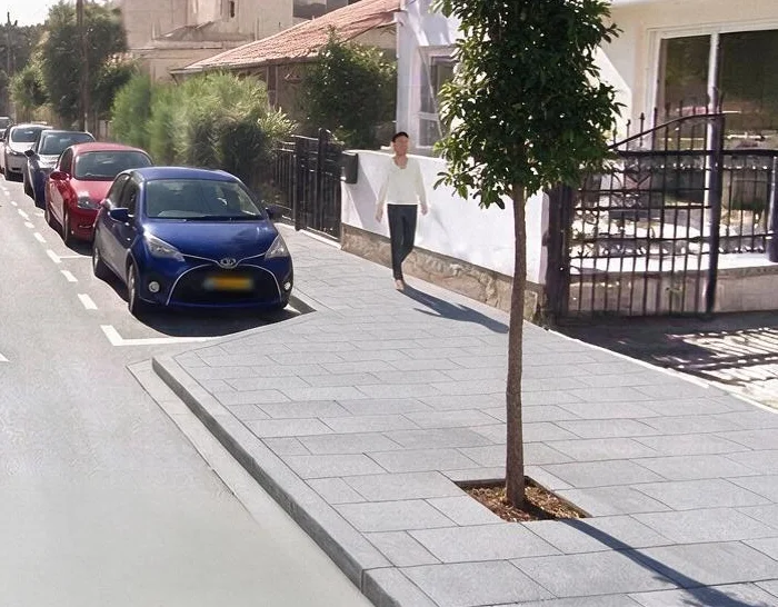 Λεπτομέρεια της απεικόνισης: υπερυψωμένο πεζοδρόμιο με λάκκο δέντρου, δίπλα οργανωμένη λωρίδα στάθμευσης